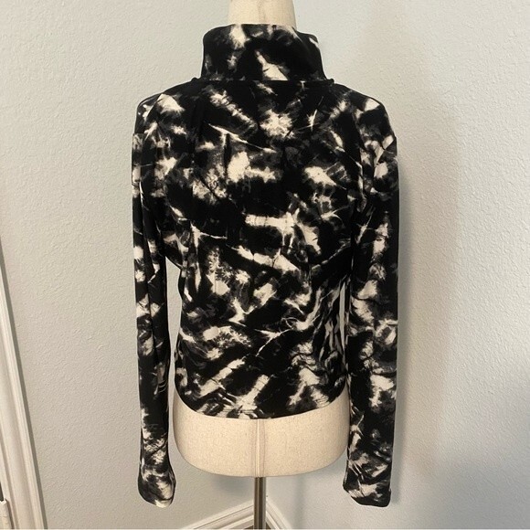 NWOT Cropped Black White Zip Front Hoodie Style Jacket Two Pocket Ultra Soft S - Picture 4 of 10